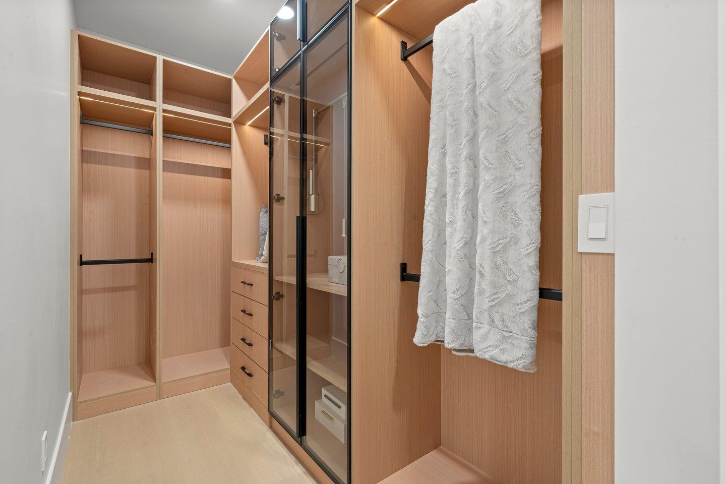 Detail Gallery Image 36 of 51 For 15 San Juan Ave, Menlo Park,  CA 94025 - 5 Beds | 5 Baths