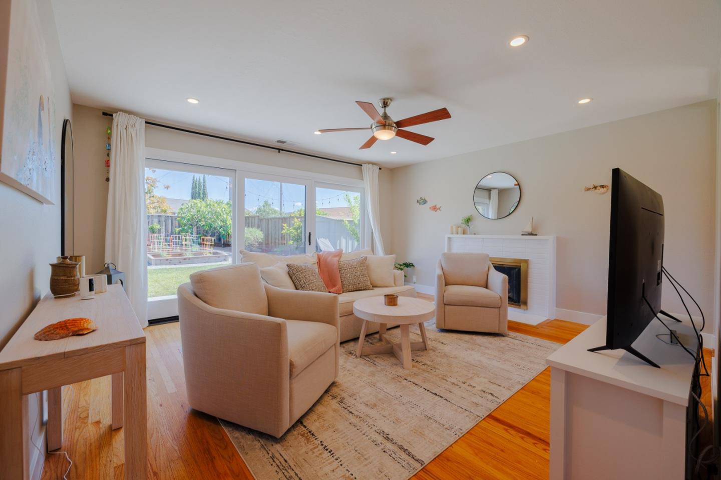 Detail Gallery Image 3 of 15 For 2006 Stanley Ave, Santa Clara,  CA 95050 - 3 Beds | 2 Baths