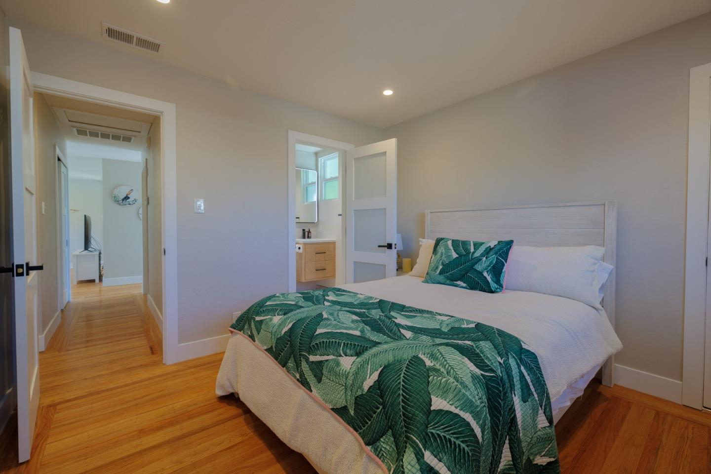 Detail Gallery Image 5 of 15 For 2006 Stanley Ave, Santa Clara,  CA 95050 - 3 Beds | 2 Baths