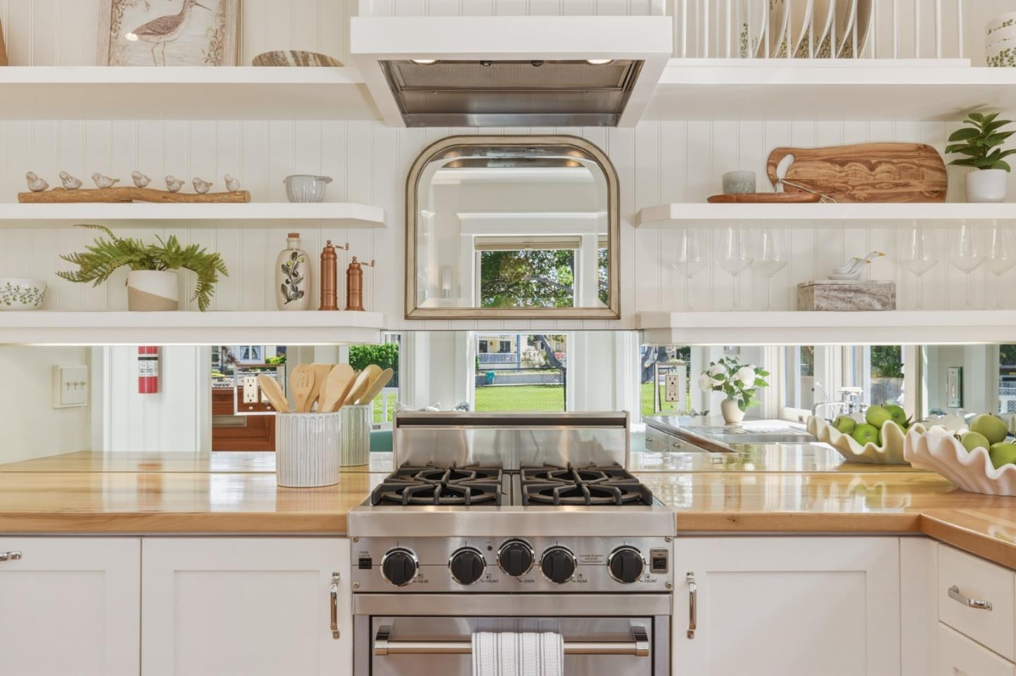 Detail Gallery Image 10 of 25 For 141 Caledonia Ave, Pacific Grove,  CA 93950 - 1 Beds | 1 Baths