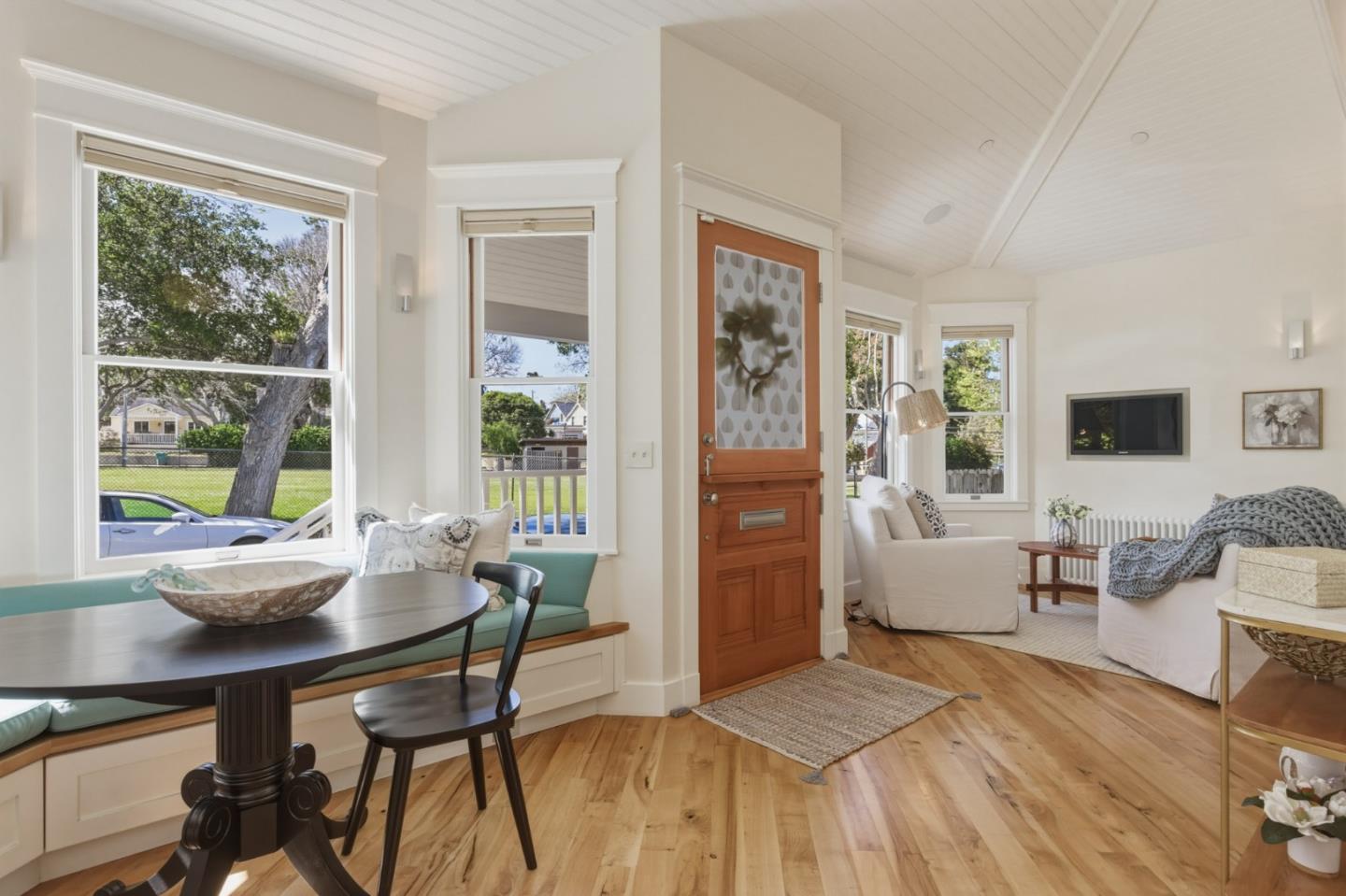 Detail Gallery Image 3 of 25 For 141 Caledonia Ave, Pacific Grove,  CA 93950 - 1 Beds | 1 Baths