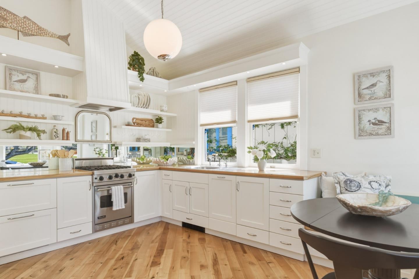 Detail Gallery Image 8 of 25 For 141 Caledonia Ave, Pacific Grove,  CA 93950 - 1 Beds | 1 Baths