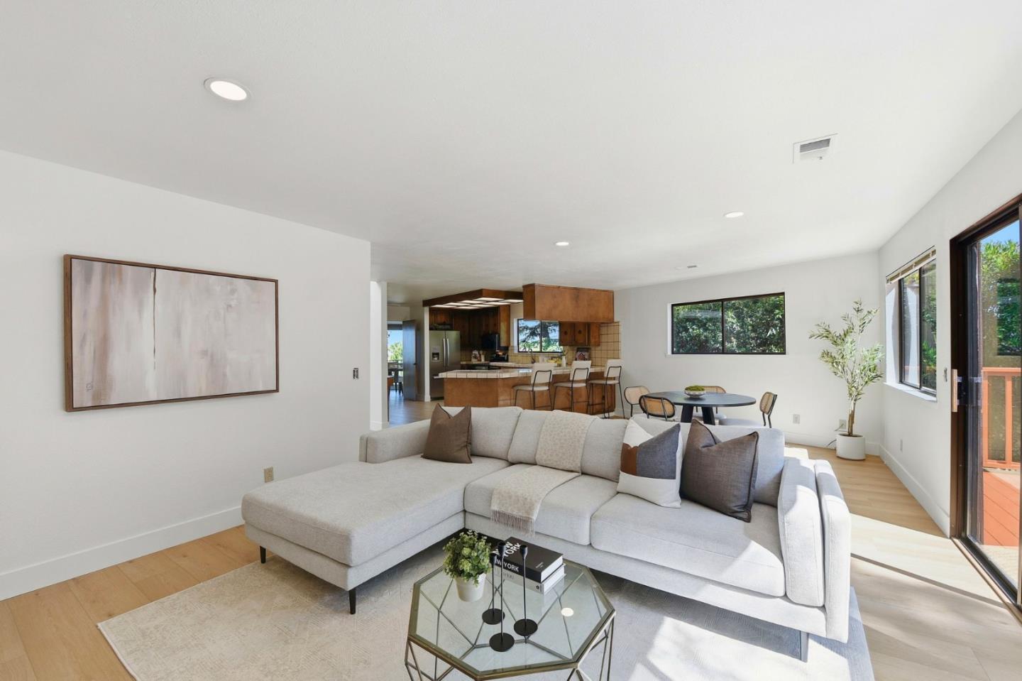 Detail Gallery Image 12 of 63 For 22670 San Juan Rd, Cupertino,  CA 95014 - 4 Beds | 2/1 Baths