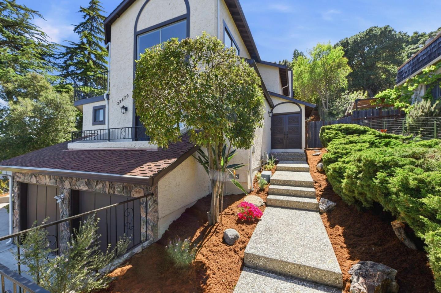 Detail Gallery Image 13 of 63 For 22670 San Juan Rd, Cupertino,  CA 95014 - 4 Beds | 2/1 Baths