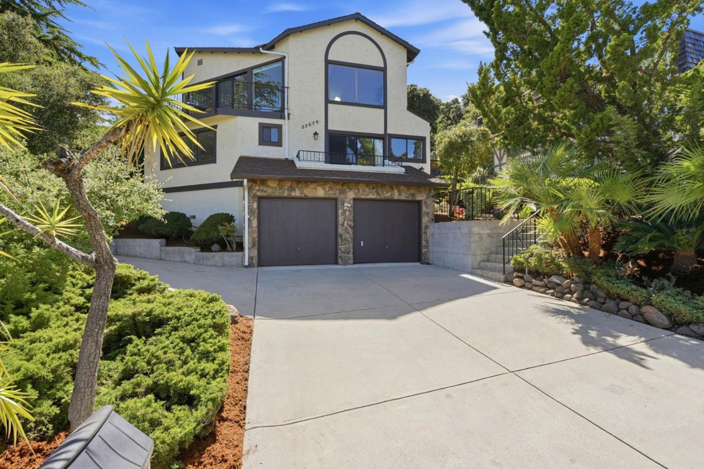 Detail Gallery Image 4 of 63 For 22670 San Juan Rd, Cupertino,  CA 95014 - 4 Beds | 2/1 Baths