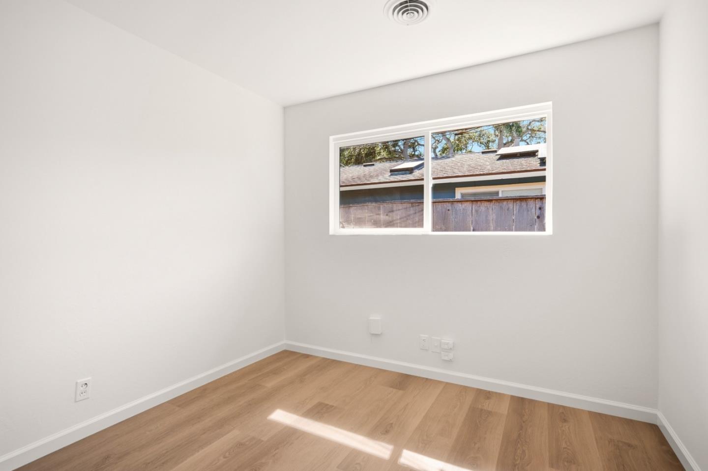 Detail Gallery Image 10 of 20 For 1114 Miles Ave, Pacific Grove,  CA 93950 - 3 Beds | 1/1 Baths