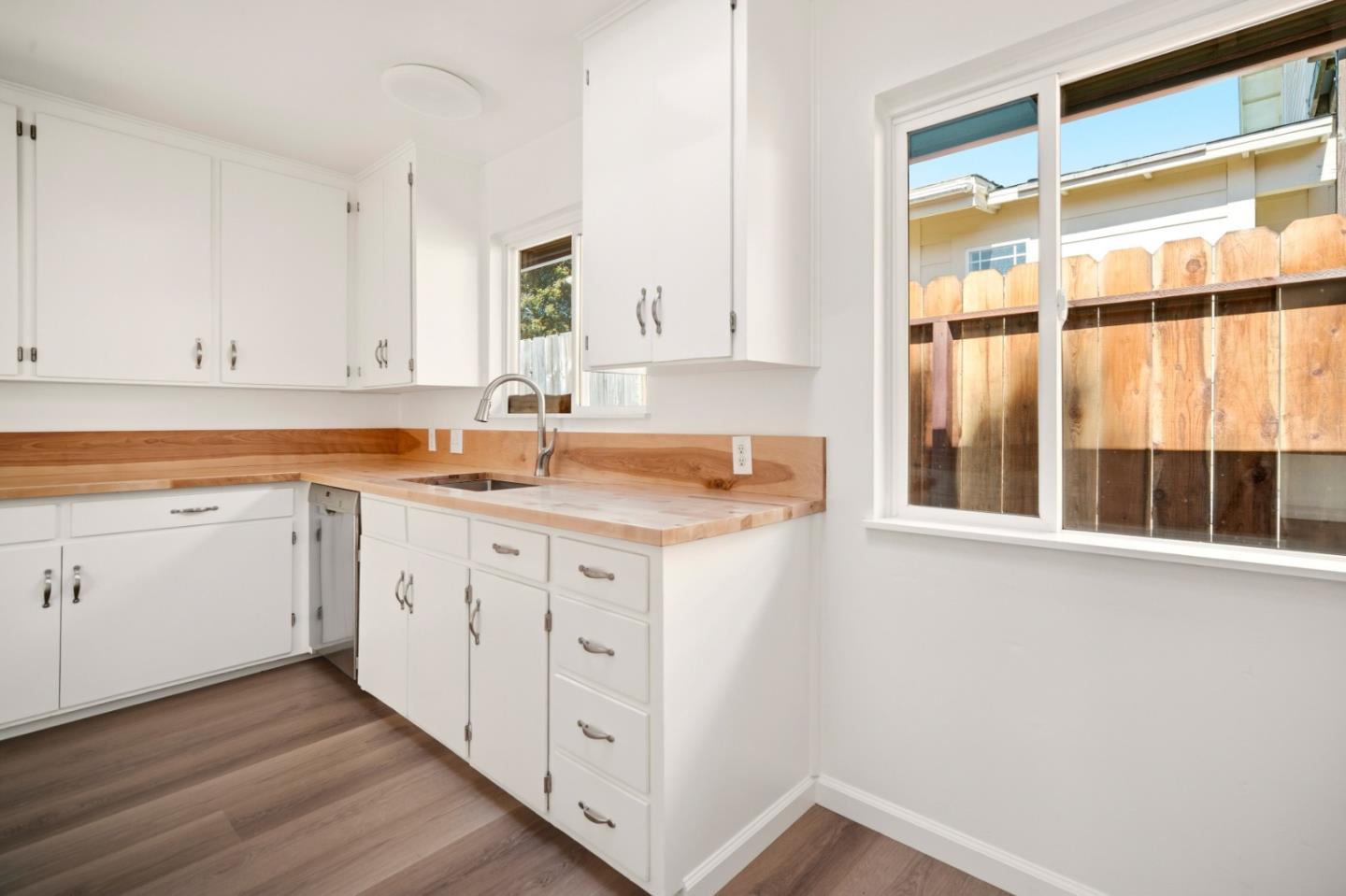 Detail Gallery Image 6 of 20 For 1114 Miles Ave, Pacific Grove,  CA 93950 - 3 Beds | 1/1 Baths