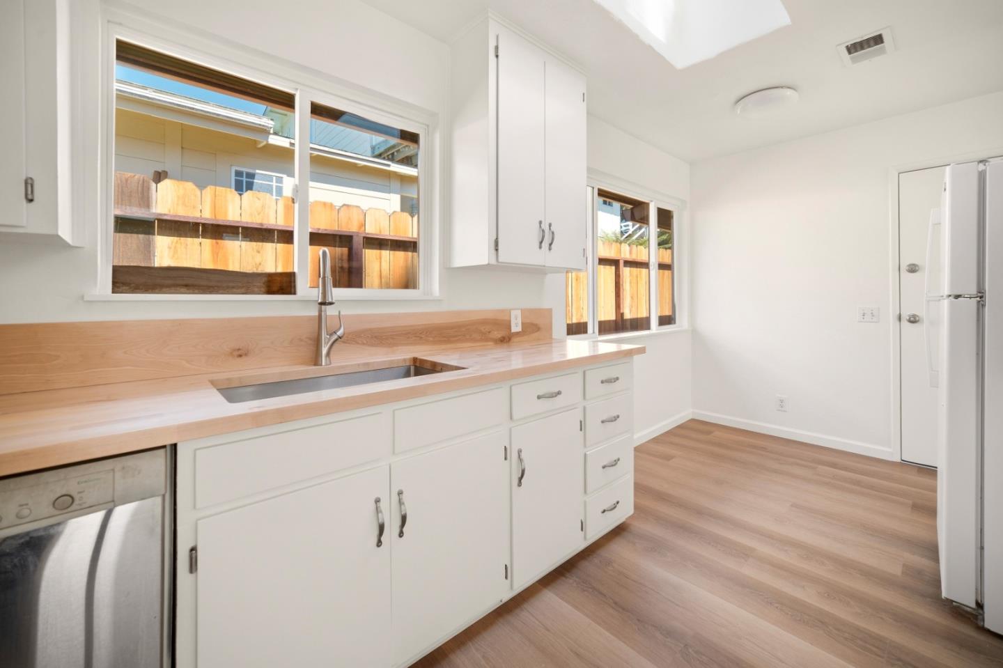 Detail Gallery Image 8 of 20 For 1114 Miles Ave, Pacific Grove,  CA 93950 - 3 Beds | 1/1 Baths