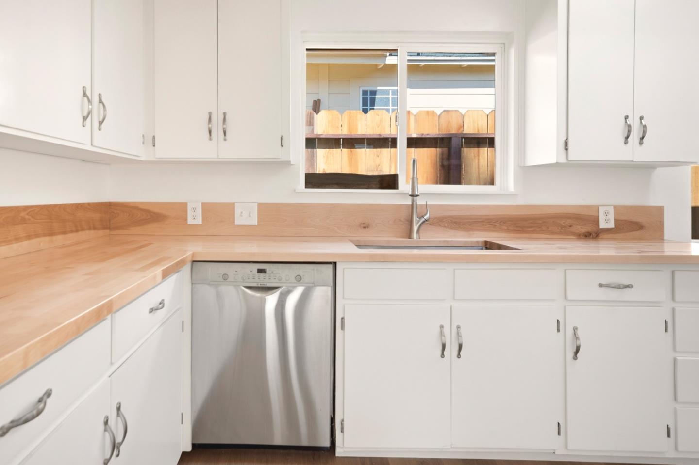 Detail Gallery Image 9 of 20 For 1114 Miles Ave, Pacific Grove,  CA 93950 - 3 Beds | 1/1 Baths