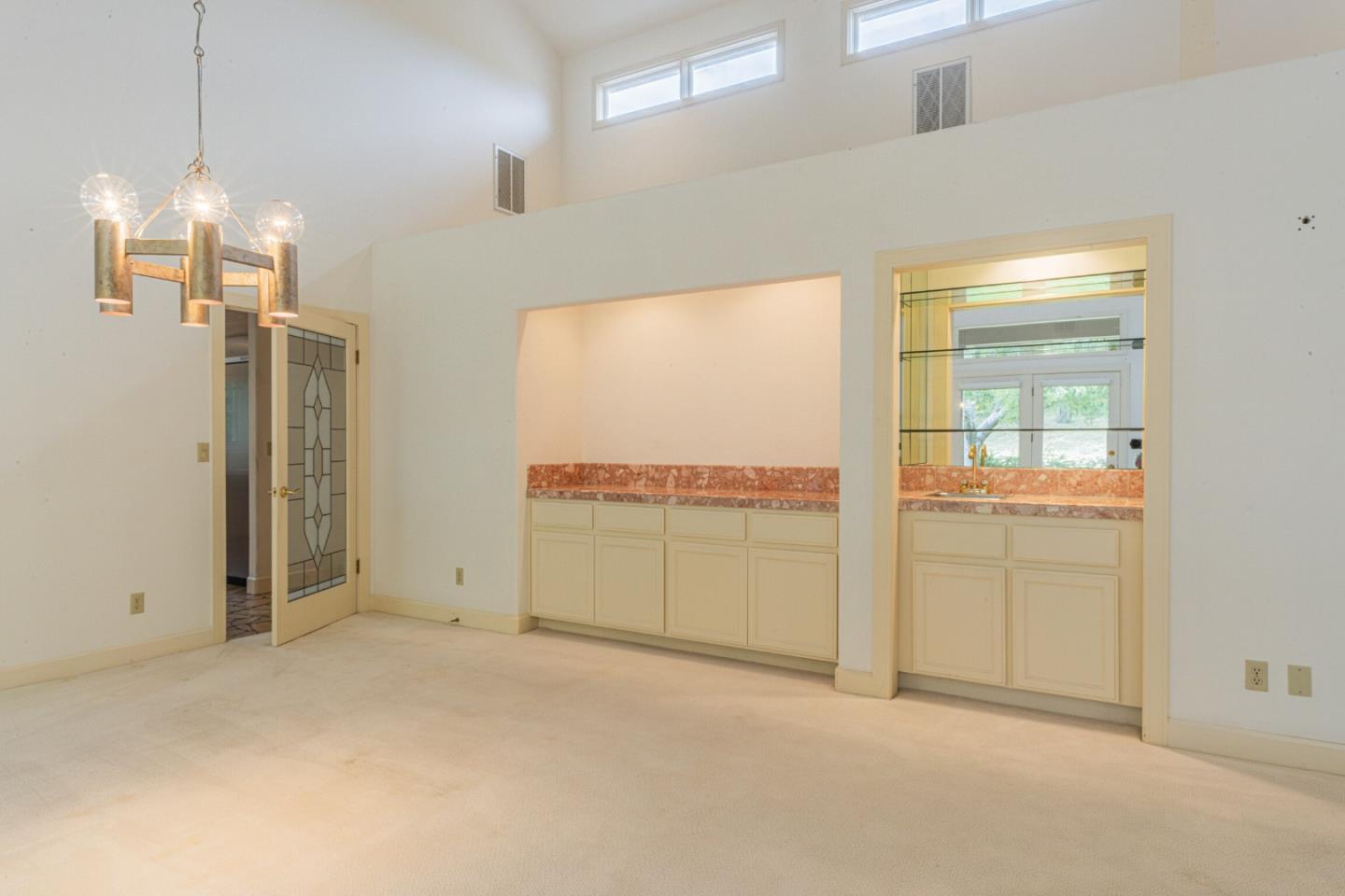 Detail Gallery Image 10 of 38 For 25683 Meadowview Ct, Salinas,  CA 93908 - 3 Beds | 3 Baths