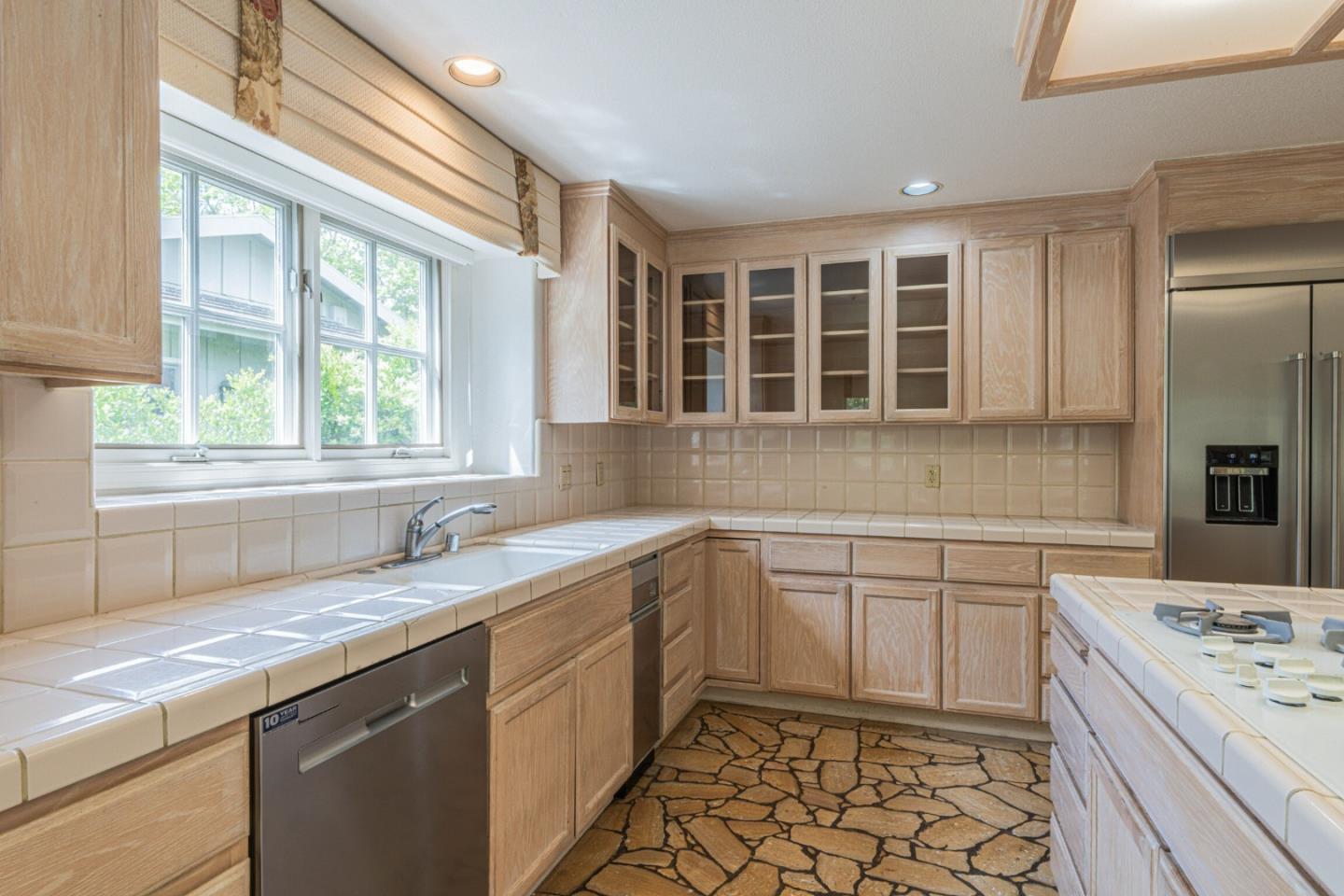 Detail Gallery Image 15 of 38 For 25683 Meadowview Ct, Salinas,  CA 93908 - 3 Beds | 3 Baths