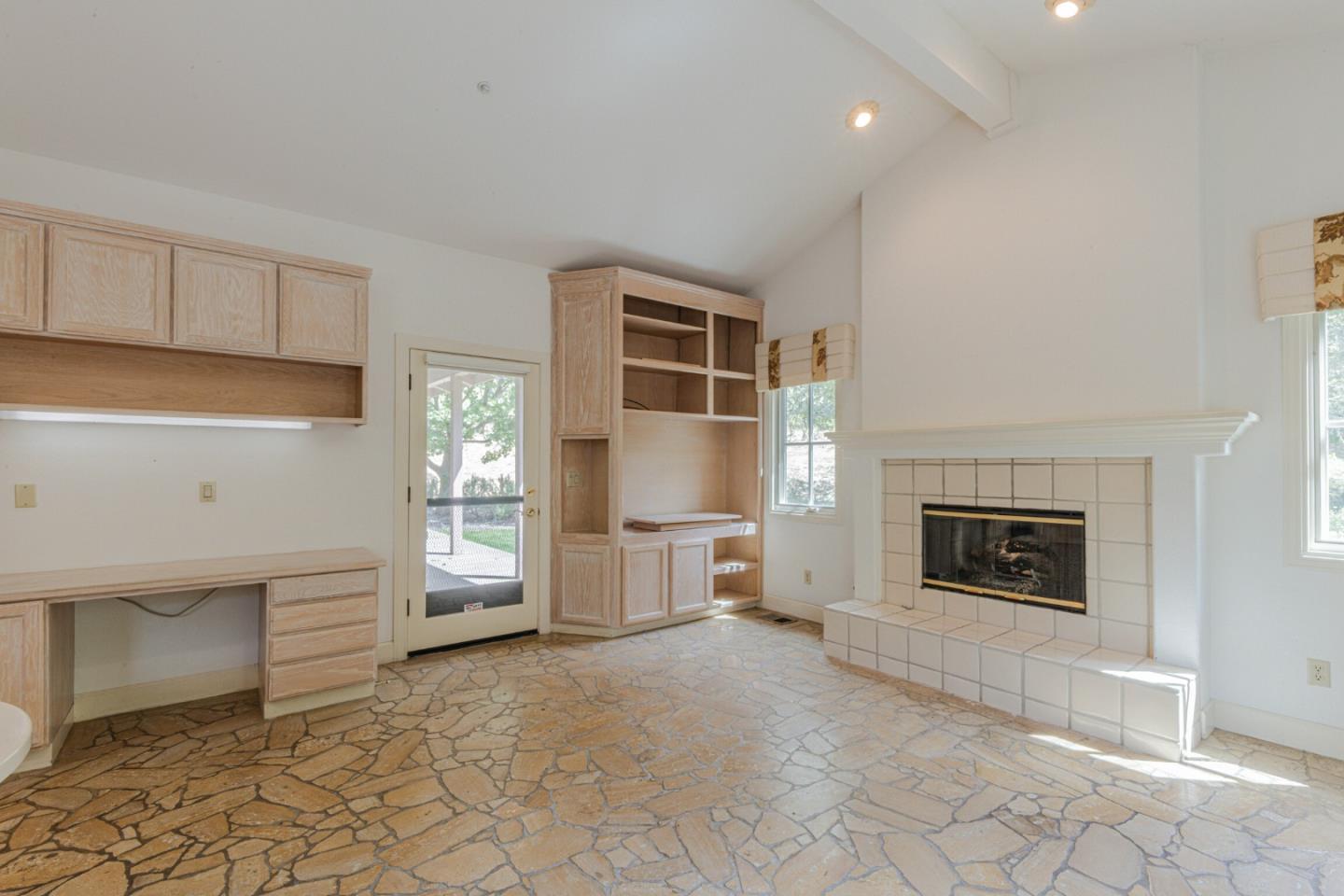 Detail Gallery Image 17 of 38 For 25683 Meadowview Ct, Salinas,  CA 93908 - 3 Beds | 3 Baths