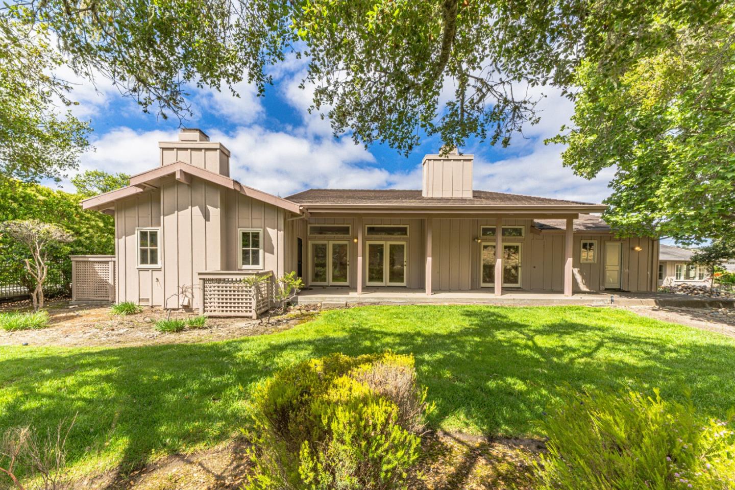 Detail Gallery Image 2 of 38 For 25683 Meadowview Ct, Salinas,  CA 93908 - 3 Beds | 3 Baths