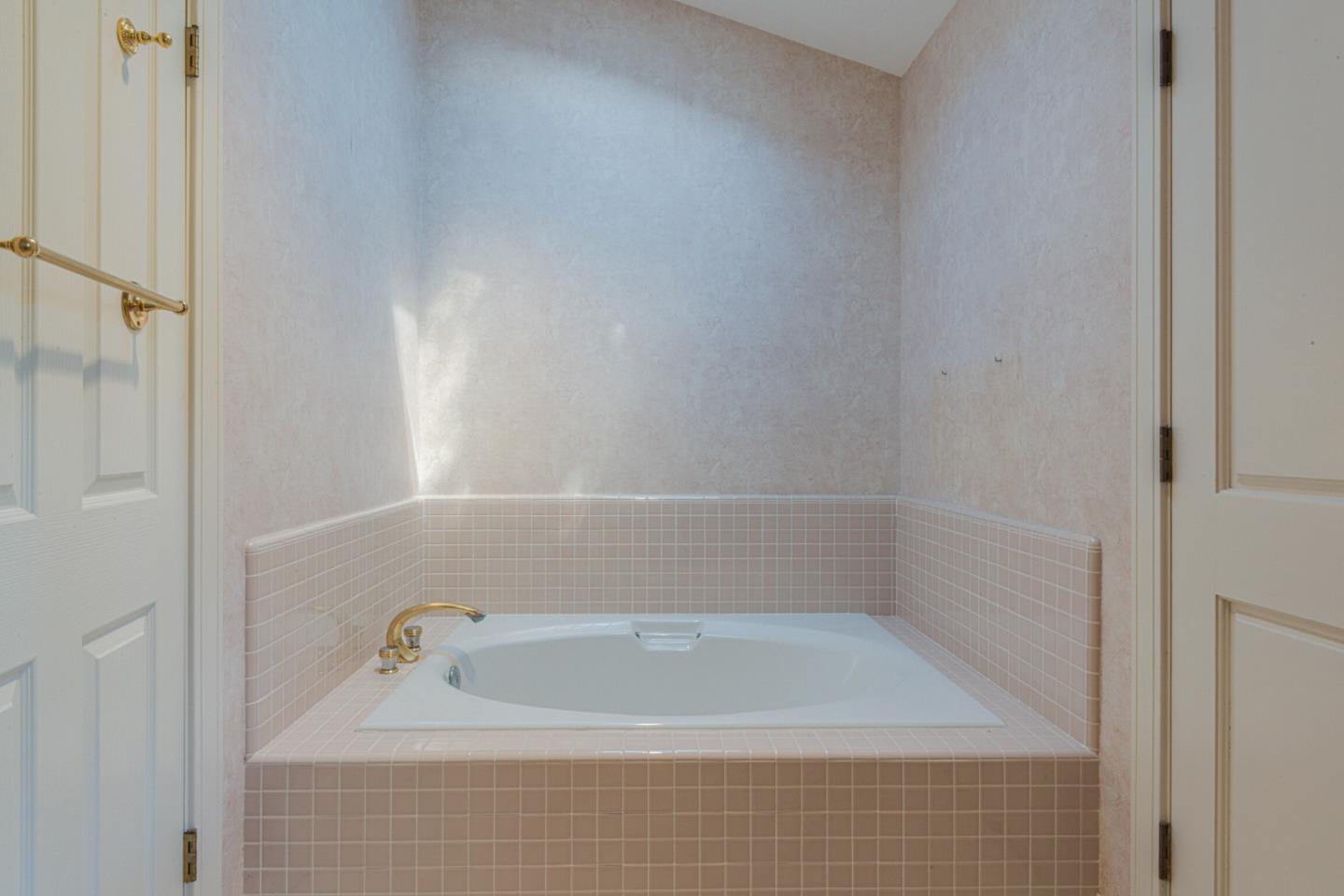 Detail Gallery Image 31 of 38 For 25683 Meadowview Ct, Salinas,  CA 93908 - 3 Beds | 3 Baths