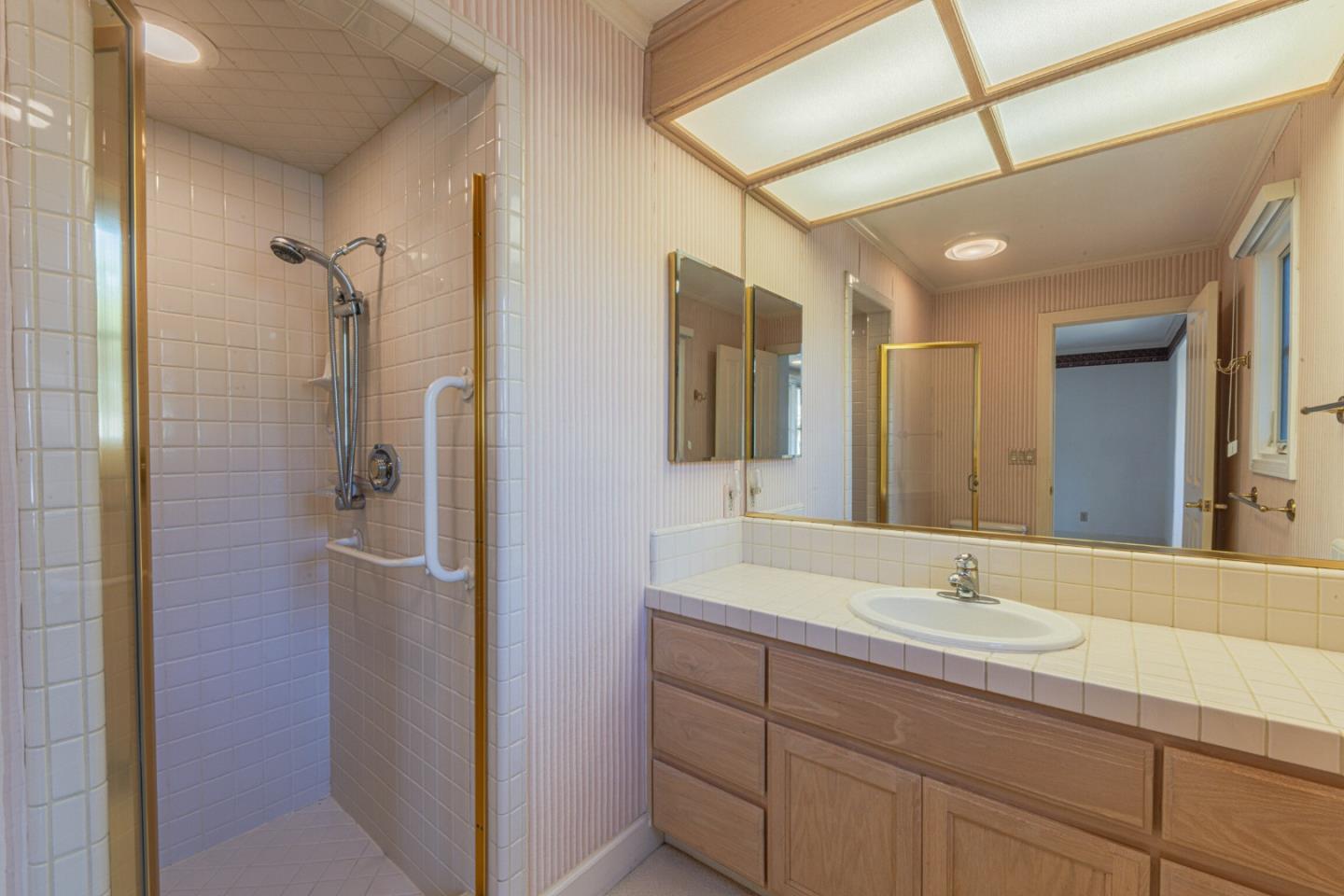 Detail Gallery Image 34 of 38 For 25683 Meadowview Ct, Salinas,  CA 93908 - 3 Beds | 3 Baths