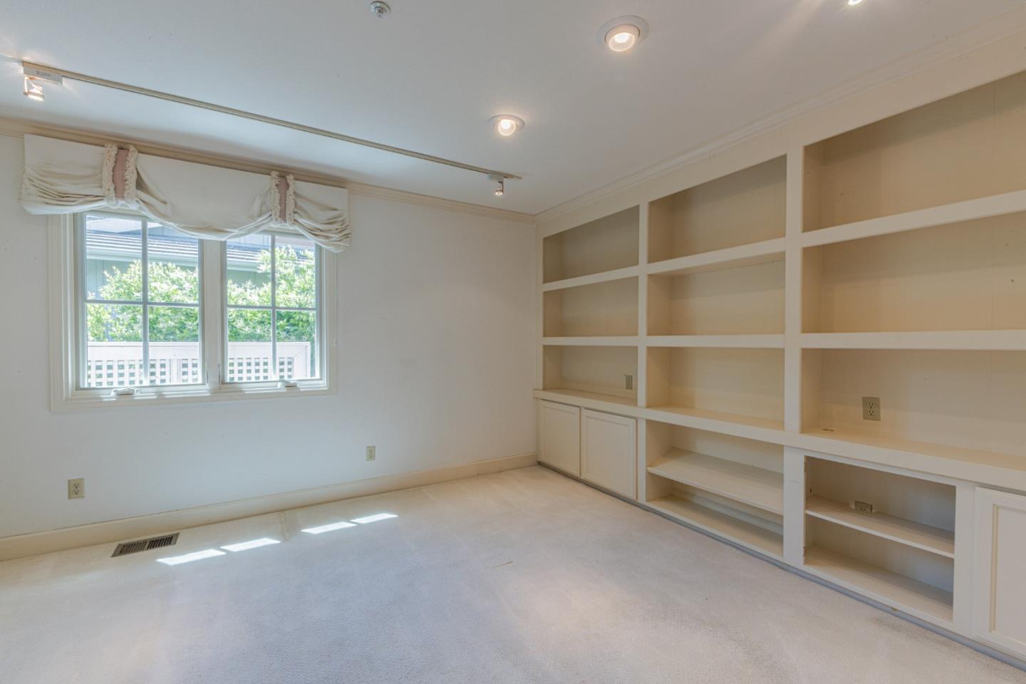 Detail Gallery Image 35 of 38 For 25683 Meadowview Ct, Salinas,  CA 93908 - 3 Beds | 3 Baths