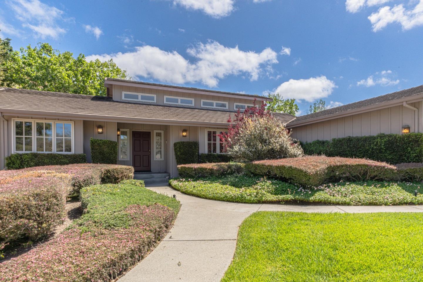 Detail Gallery Image 4 of 38 For 25683 Meadowview Ct, Salinas,  CA 93908 - 3 Beds | 3 Baths