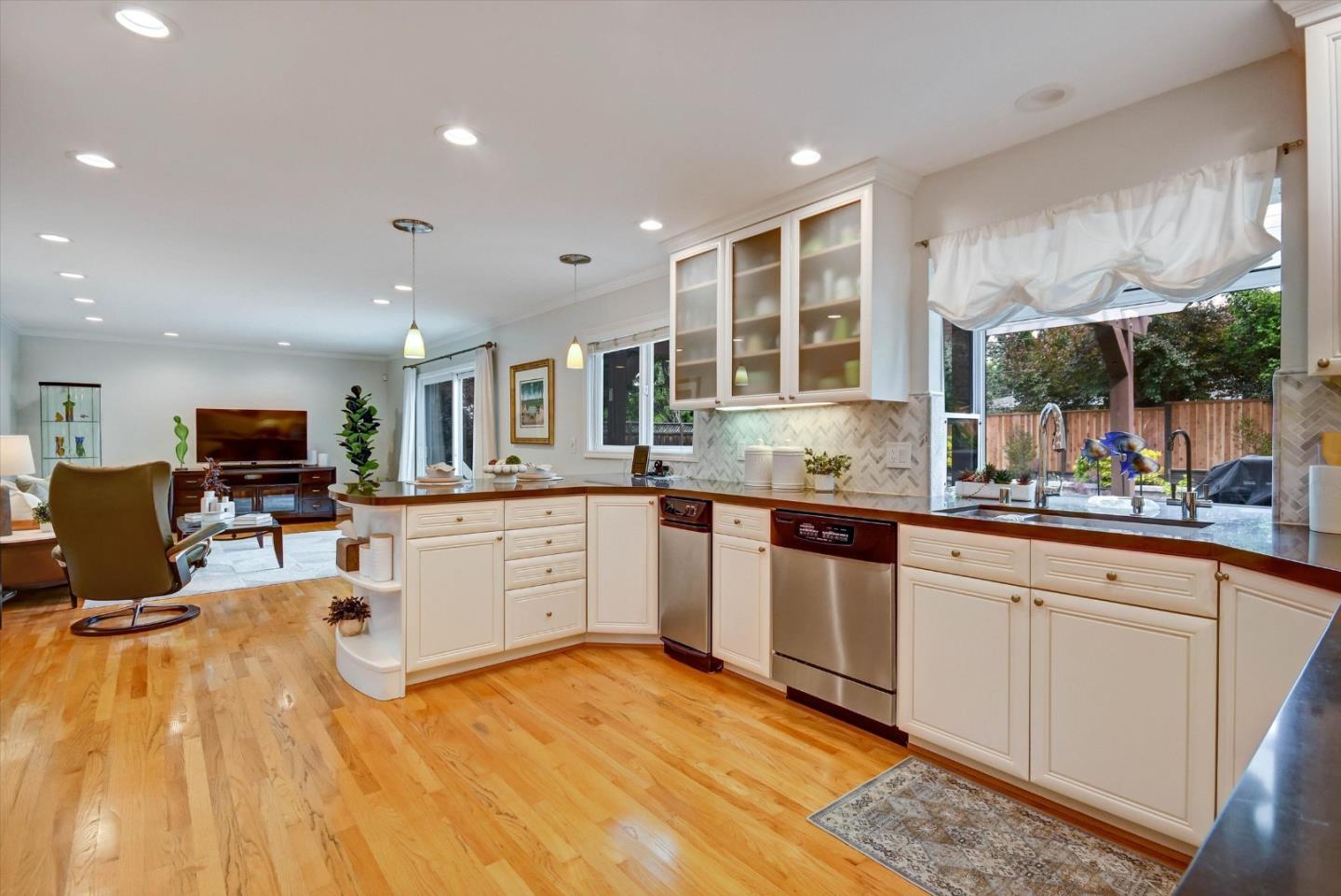 Detail Gallery Image 6 of 35 For Address Not Disclosed, Los Gatos,  CA 95032 - 4 Beds | 2/1 Baths