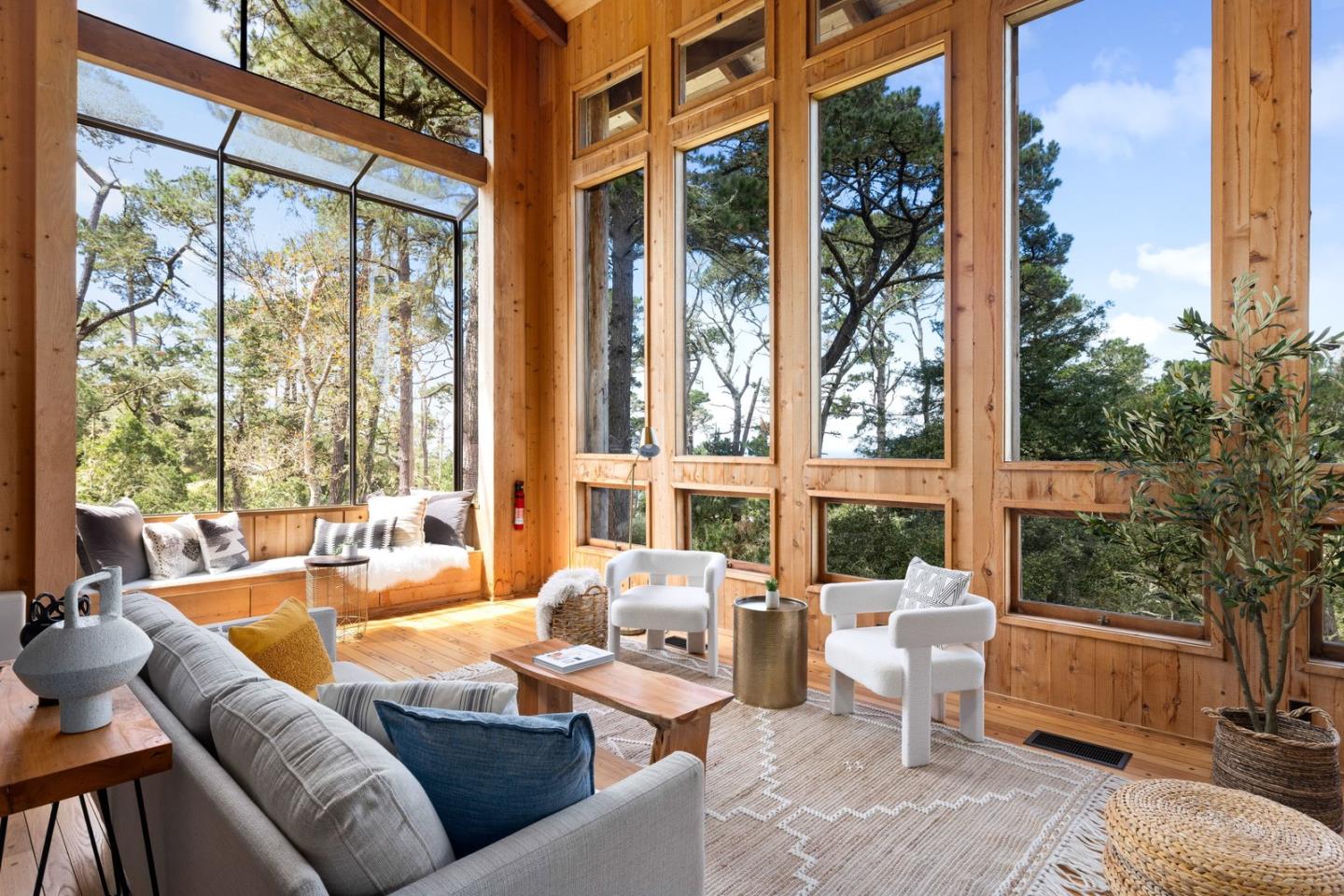 Detail Gallery Image 14 of 88 For 73 Mount Devon Rd, Carmel Highlands,  CA 93923 - 5 Beds | 3/1 Baths