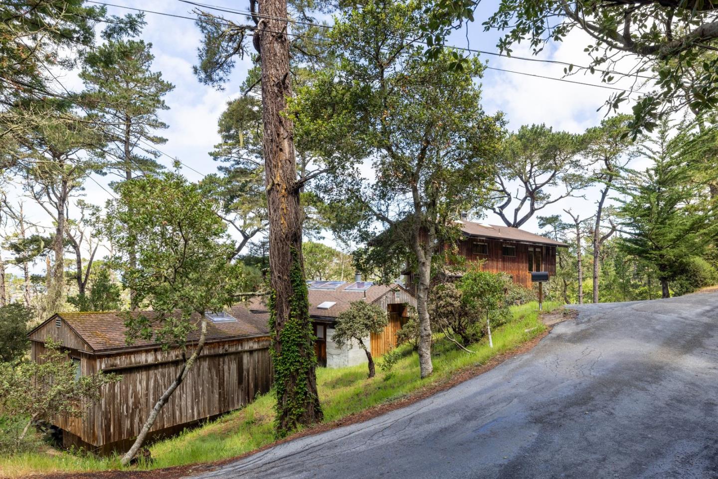 Detail Gallery Image 4 of 88 For 73 Mount Devon Rd, Carmel Highlands,  CA 93923 - 5 Beds | 3/1 Baths