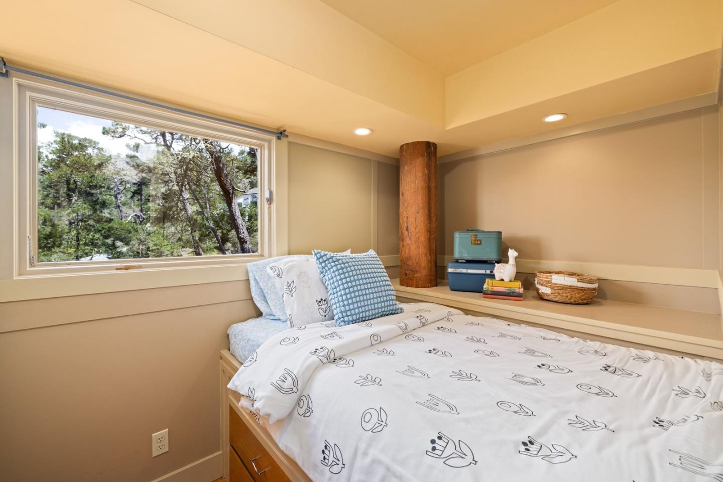 Detail Gallery Image 53 of 88 For 73 Mount Devon Rd, Carmel Highlands,  CA 93923 - 5 Beds | 3/1 Baths
