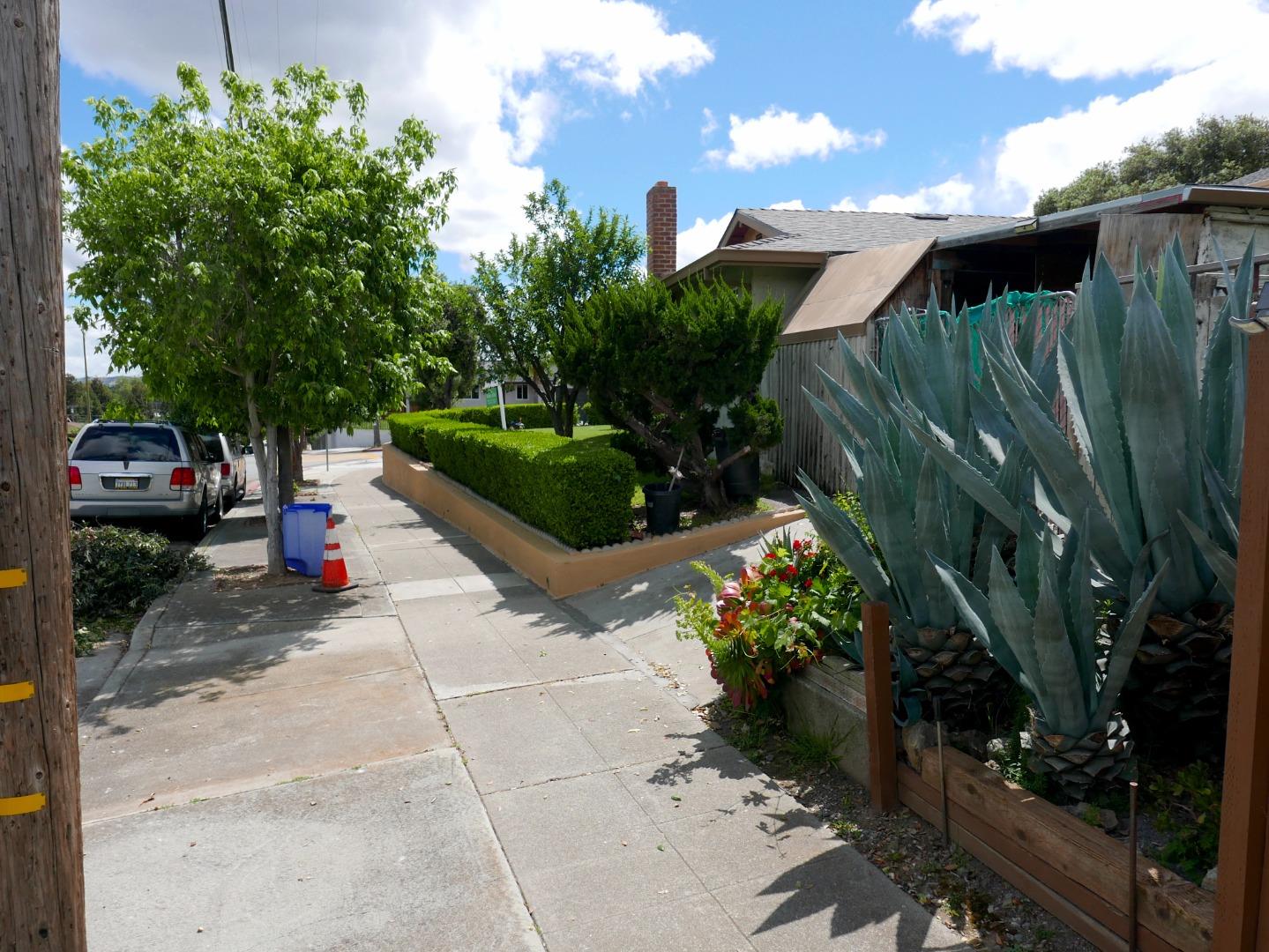 Detail Gallery Image 2 of 41 For 617 Savstrom Way, San Jose,  CA 95111 - 3 Beds | 2 Baths