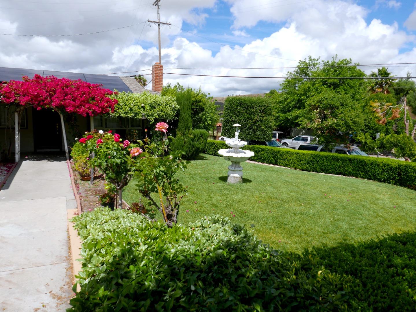 Detail Gallery Image 4 of 41 For 617 Savstrom Way, San Jose,  CA 95111 - 3 Beds | 2 Baths