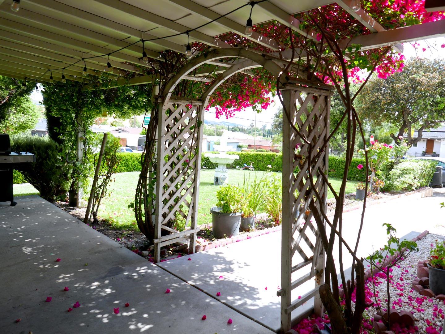 Detail Gallery Image 6 of 41 For 617 Savstrom Way, San Jose,  CA 95111 - 3 Beds | 2 Baths