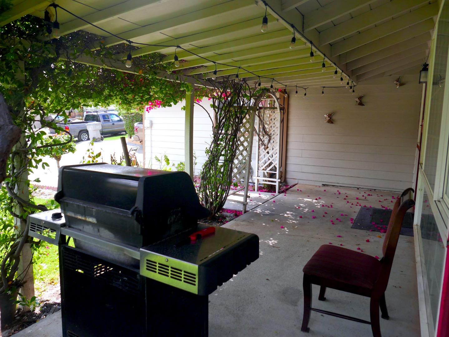 Detail Gallery Image 9 of 41 For 617 Savstrom Way, San Jose,  CA 95111 - 3 Beds | 2 Baths