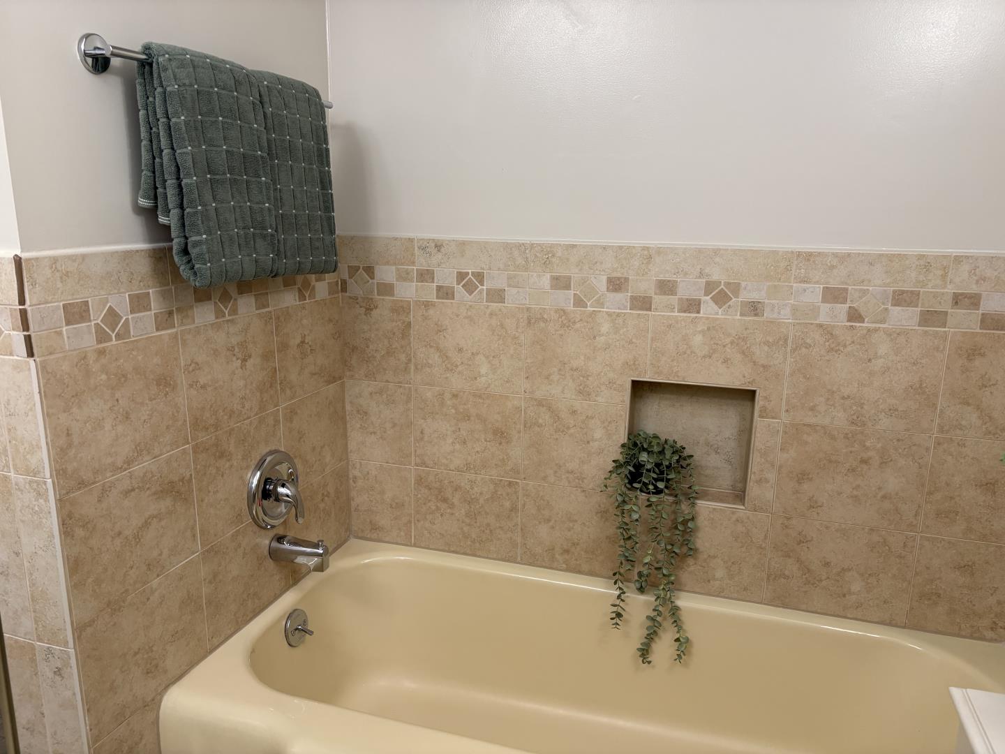 Detail Gallery Image 27 of 61 For 42 Lake Forest Dr, Daly City,  CA 94015 - 2 Beds | 1 Baths