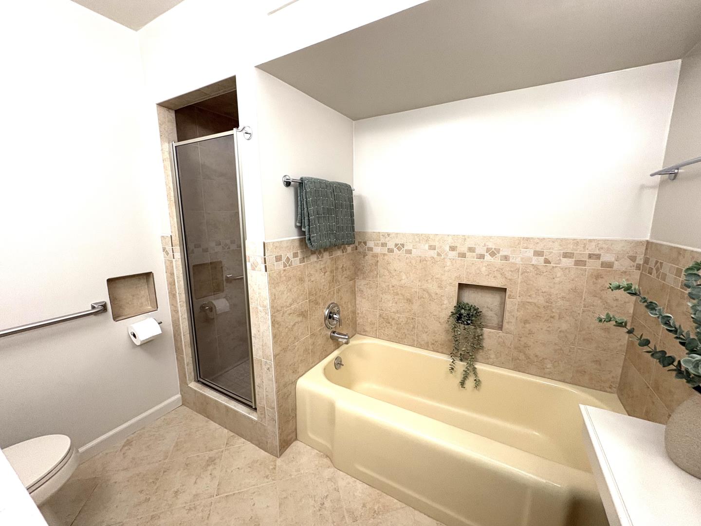 Detail Gallery Image 29 of 61 For 42 Lake Forest Dr, Daly City,  CA 94015 - 2 Beds | 1 Baths