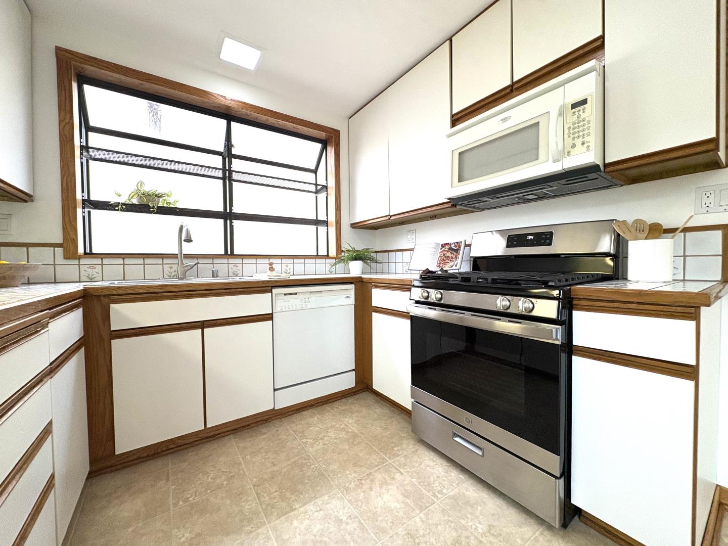 Detail Gallery Image 36 of 61 For 42 Lake Forest Dr, Daly City,  CA 94015 - 2 Beds | 1 Baths