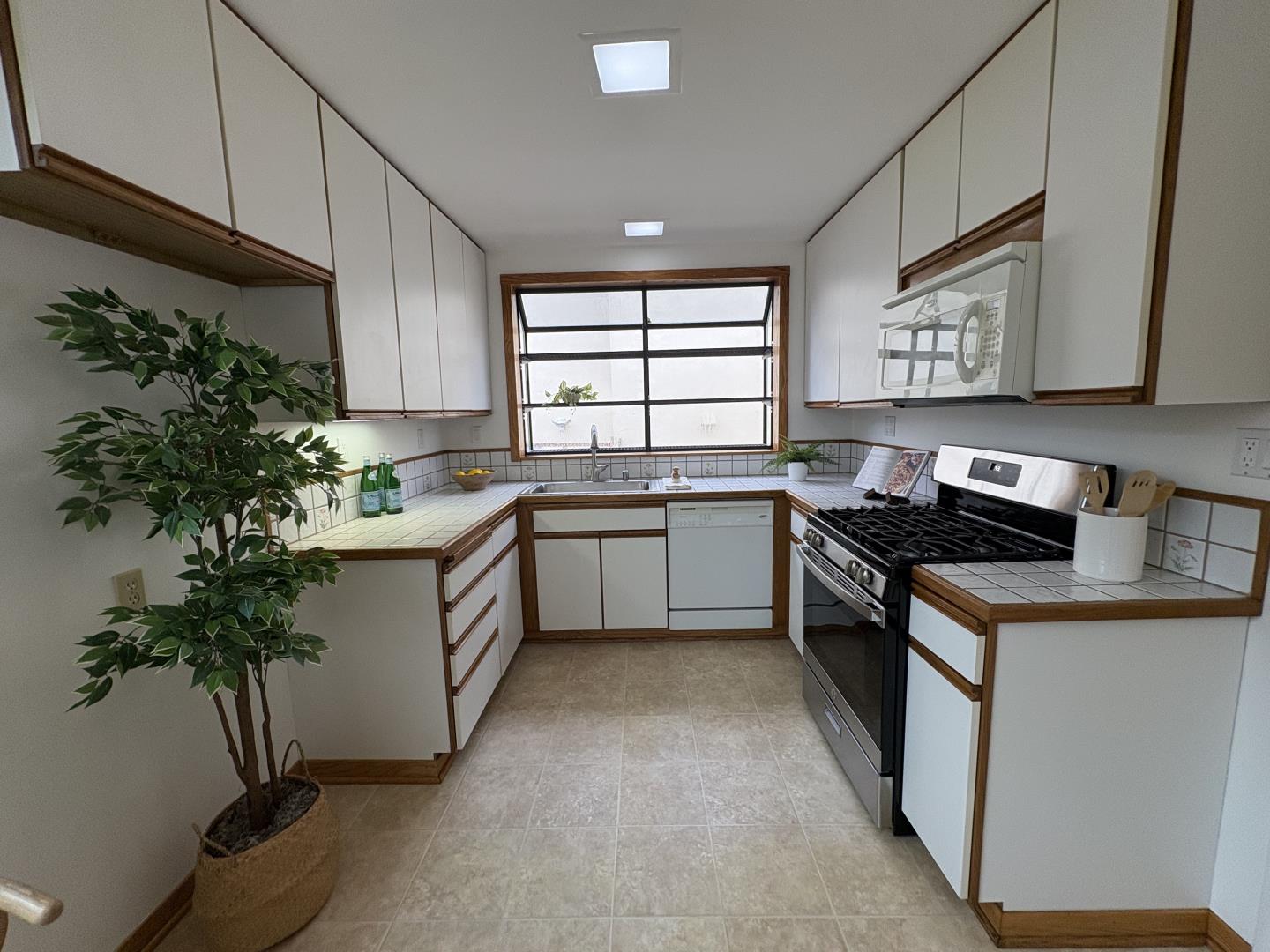 Detail Gallery Image 37 of 61 For 42 Lake Forest Dr, Daly City,  CA 94015 - 2 Beds | 1 Baths