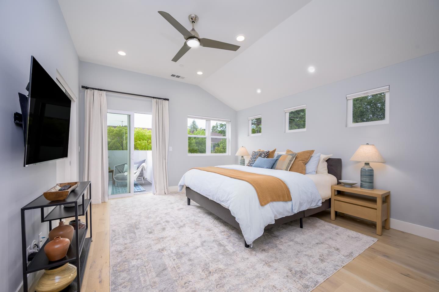 Detail Gallery Image 11 of 26 For 113 Seale Ave, Palo Alto,  CA 94301 - 4 Beds | 3 Baths