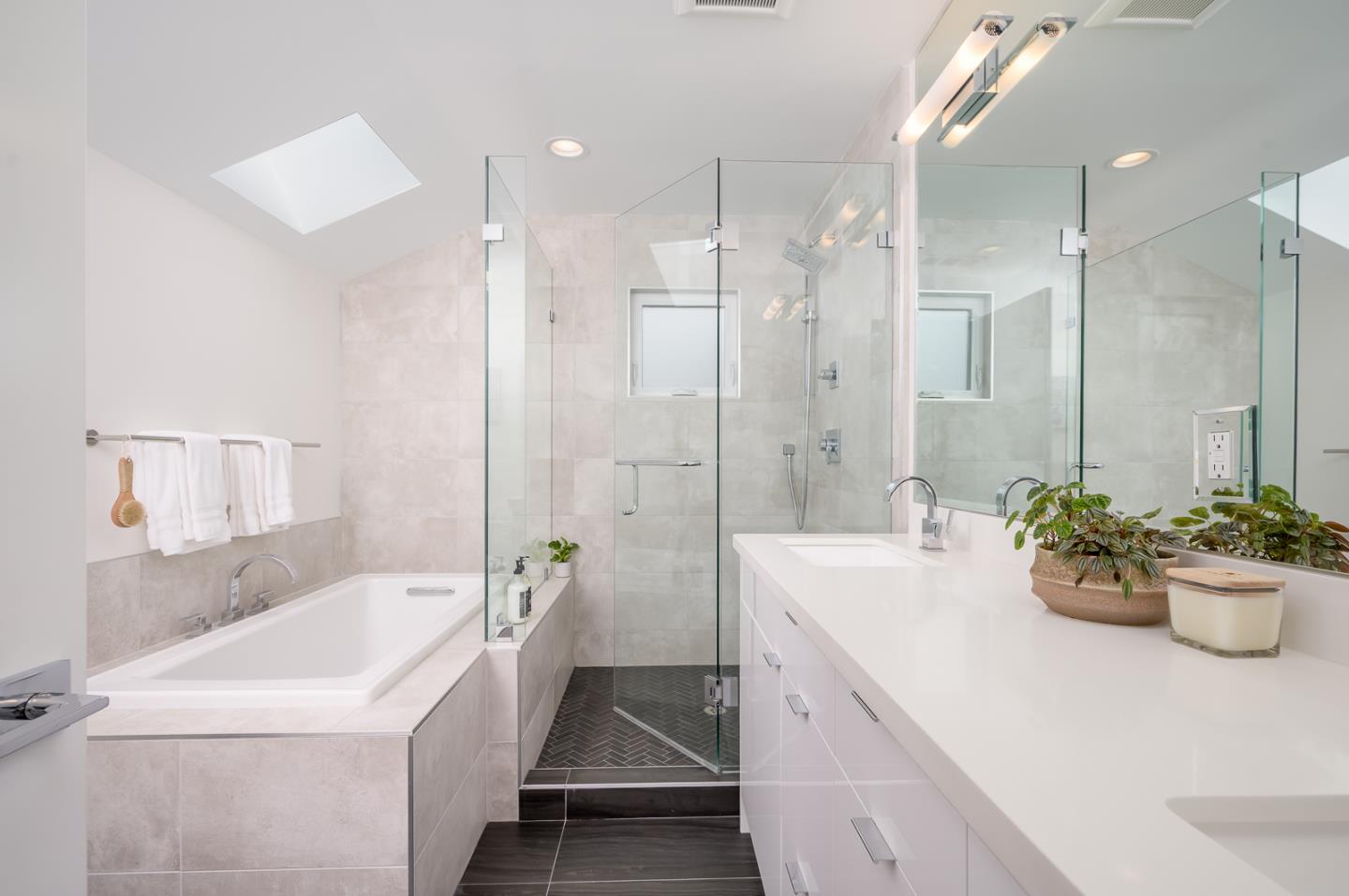 Detail Gallery Image 12 of 26 For 113 Seale Ave, Palo Alto,  CA 94301 - 4 Beds | 3 Baths