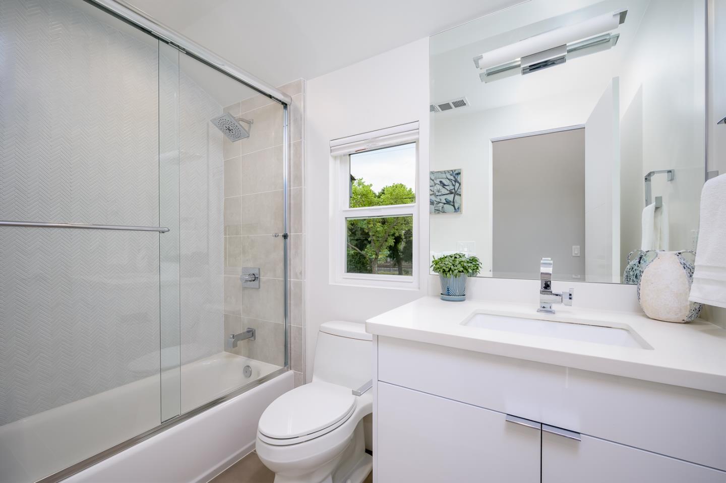 Detail Gallery Image 16 of 26 For 113 Seale Ave, Palo Alto,  CA 94301 - 4 Beds | 3 Baths