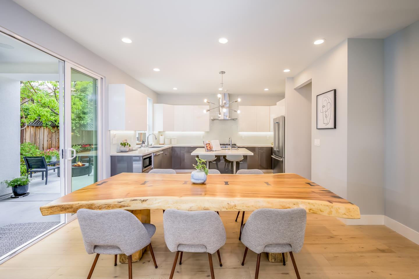 Detail Gallery Image 5 of 26 For 113 Seale Ave, Palo Alto,  CA 94301 - 4 Beds | 3 Baths