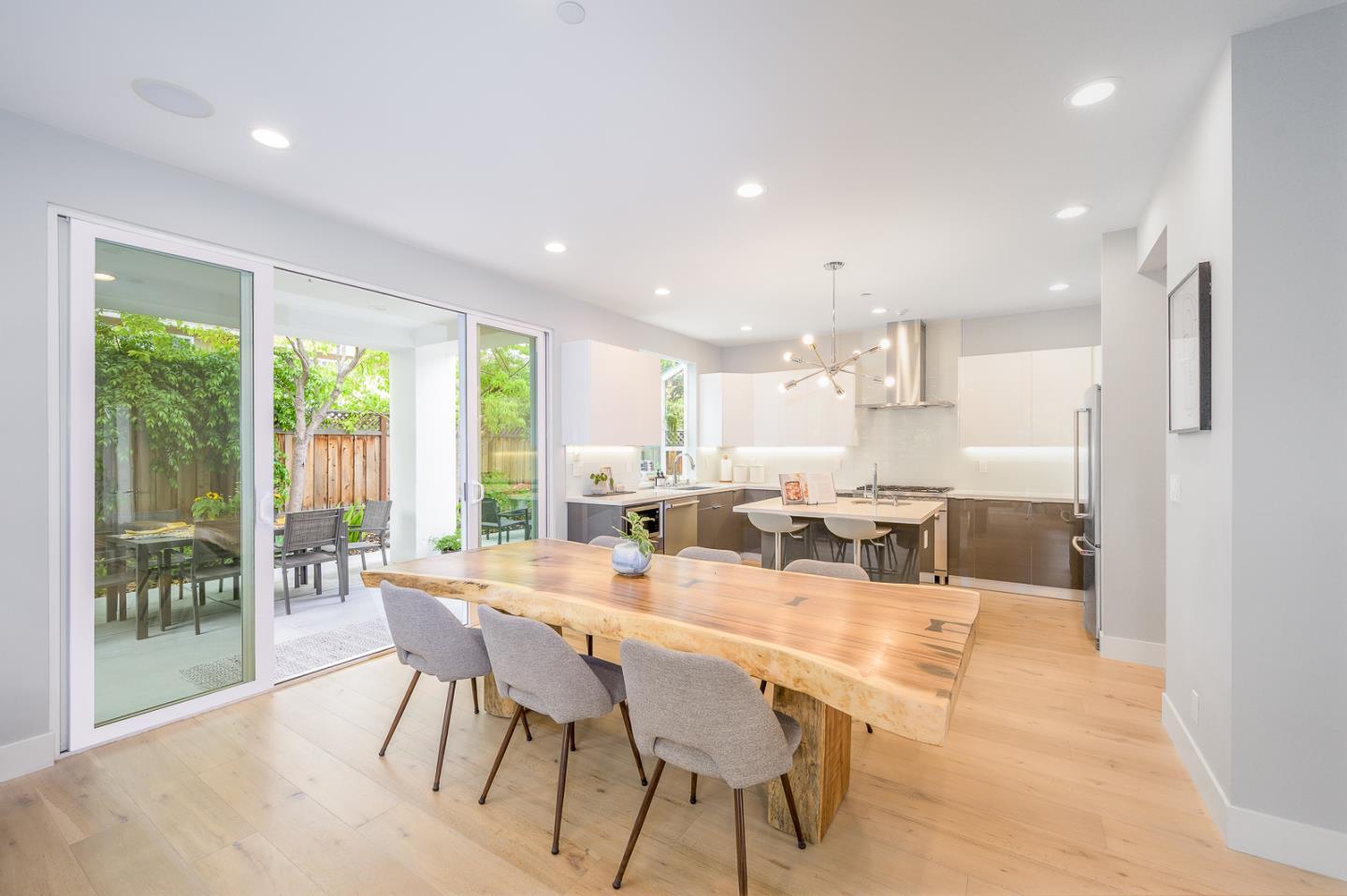 Detail Gallery Image 6 of 26 For 113 Seale Ave, Palo Alto,  CA 94301 - 4 Beds | 3 Baths