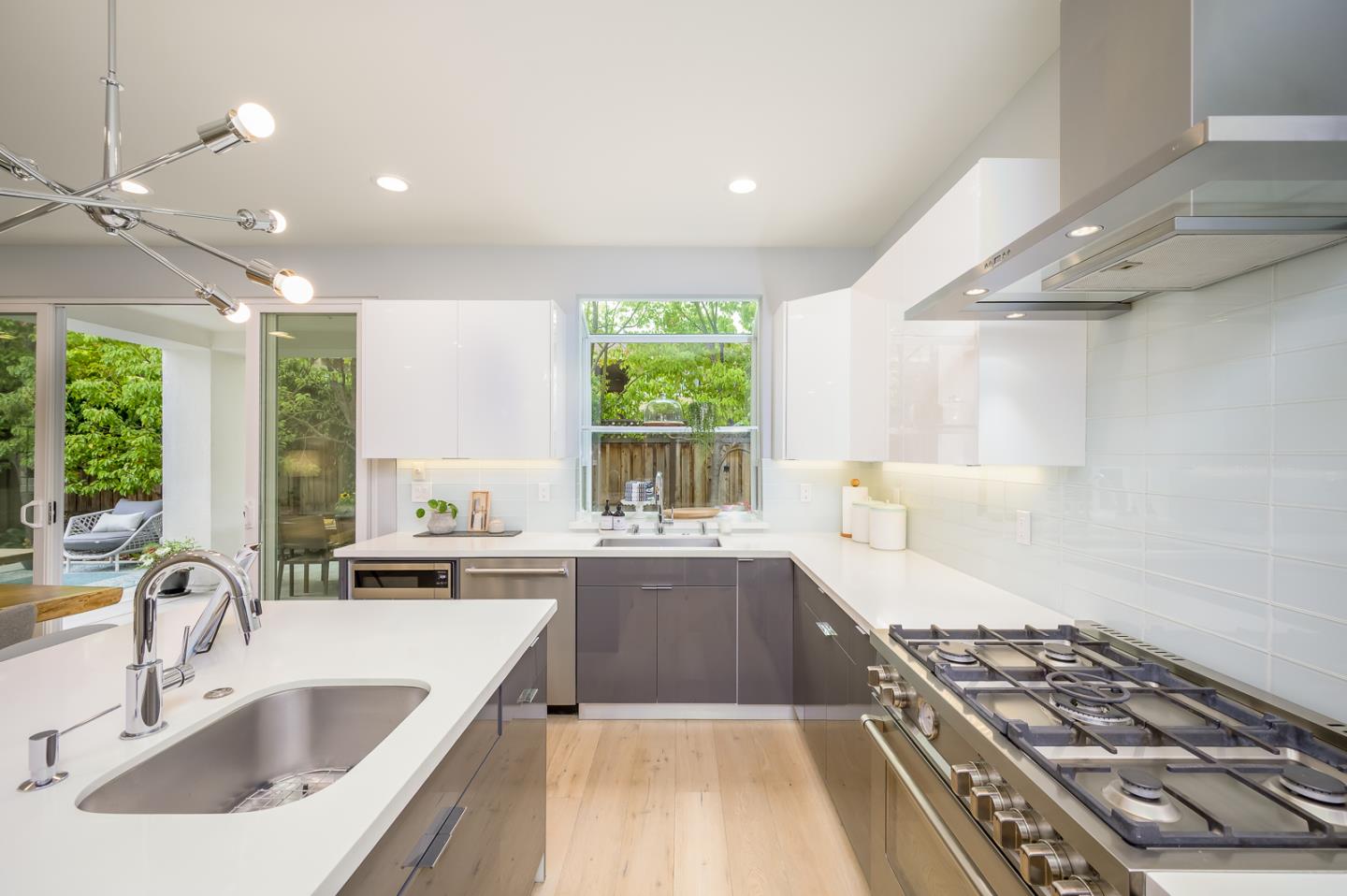 Detail Gallery Image 7 of 26 For 113 Seale Ave, Palo Alto,  CA 94301 - 4 Beds | 3 Baths