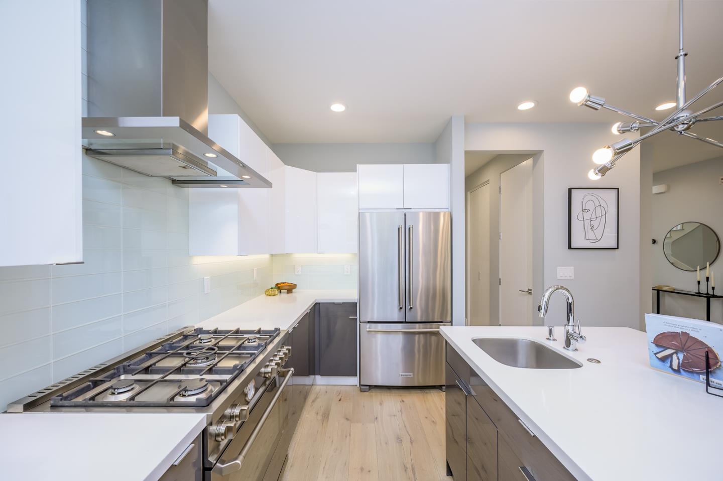 Detail Gallery Image 8 of 26 For 113 Seale Ave, Palo Alto,  CA 94301 - 4 Beds | 3 Baths