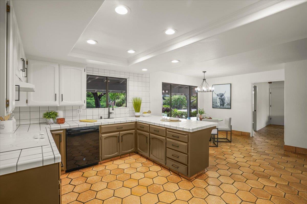 Detail Gallery Image 9 of 50 For Godfrey Ave, Gilroy,  CA 95020 - 4 Beds | 2/1 Baths