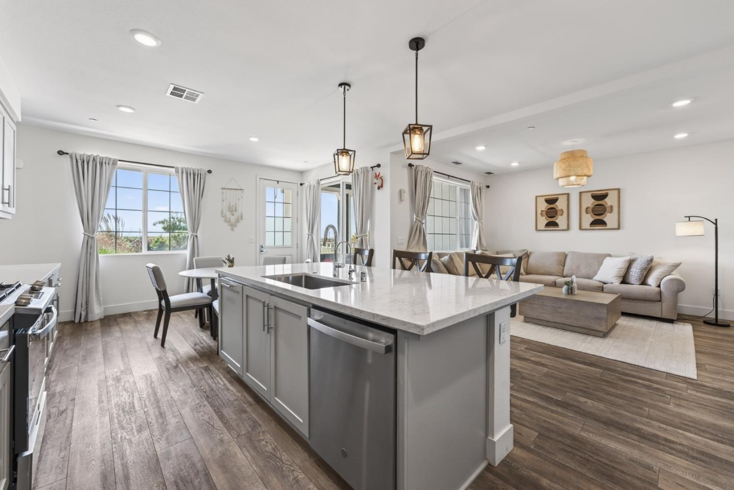 Detail Gallery Image 10 of 44 For 9532 Seawind Way, Newark,  CA 94560 - 3 Beds | 2/1 Baths