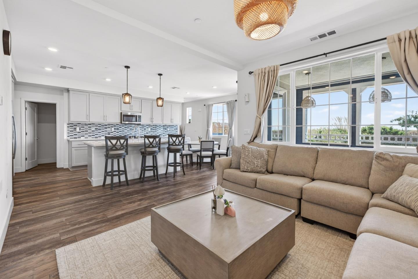 Detail Gallery Image 14 of 44 For 9532 Seawind Way, Newark,  CA 94560 - 3 Beds | 2/1 Baths