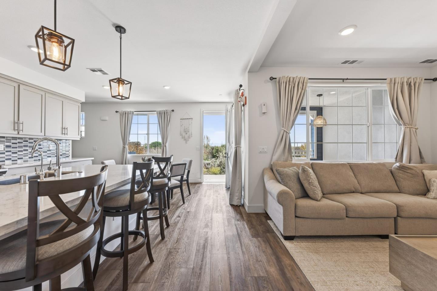 Detail Gallery Image 7 of 44 For 9532 Seawind Way, Newark,  CA 94560 - 3 Beds | 2/1 Baths