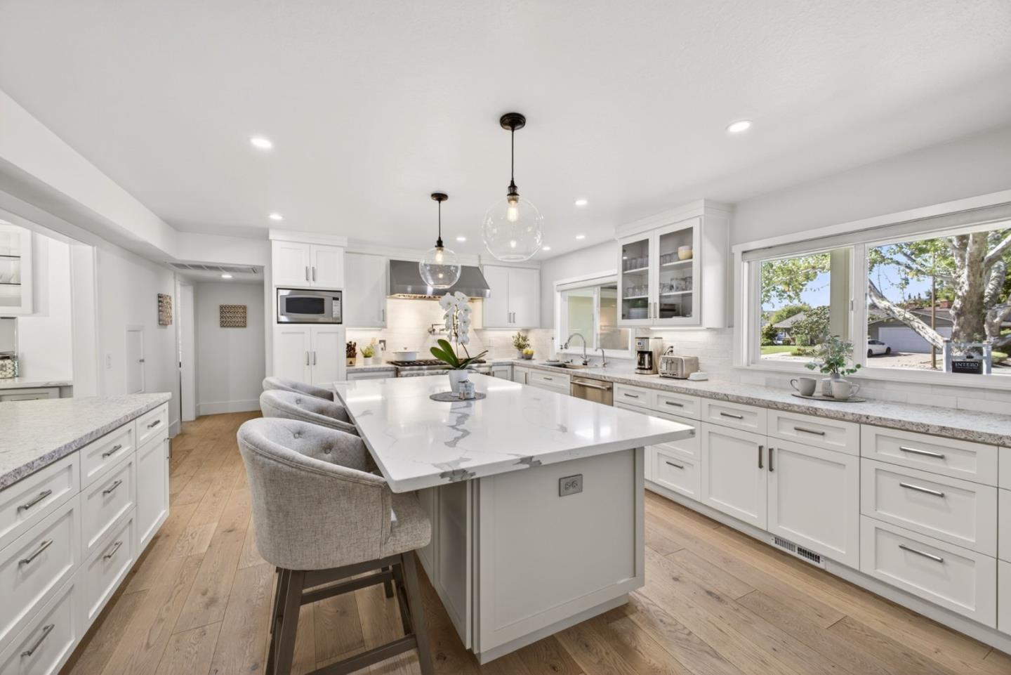 Detail Gallery Image 12 of 84 For 2256 Glenkirk Ct, San Jose,  CA 95124 - 5 Beds | 3 Baths