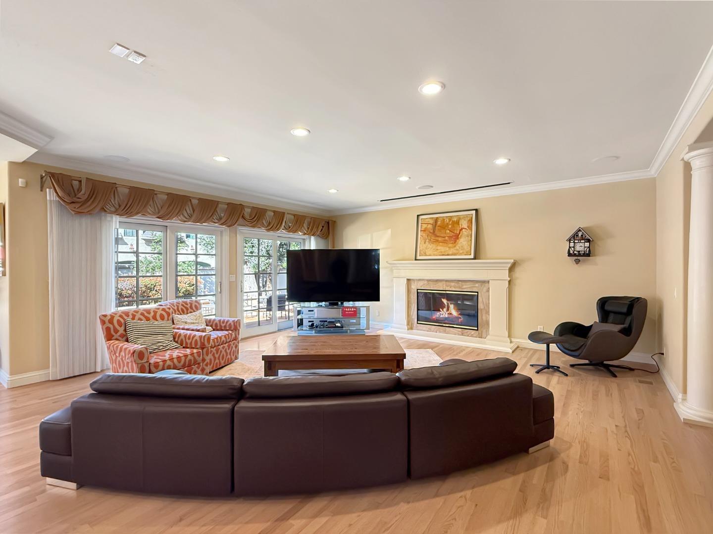 Detail Gallery Image 12 of 52 For 1526 Hillview Dr, Los Altos,  CA 94024 - 5 Beds | 5/1 Baths