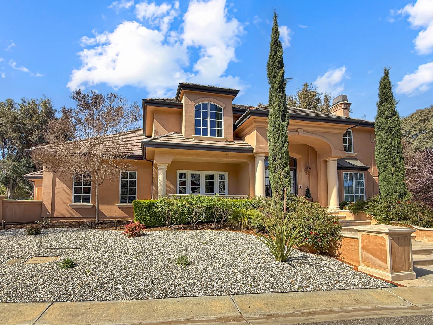 Detail Gallery Image 2 of 52 For 1526 Hillview Dr, Los Altos,  CA 94024 - 5 Beds | 5/1 Baths