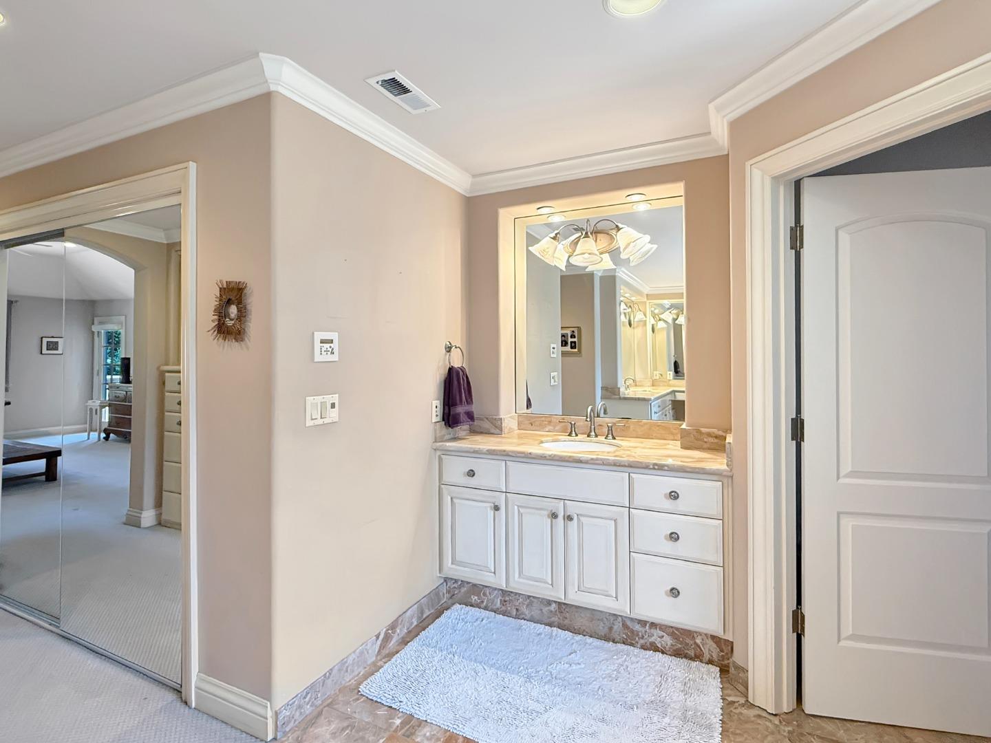 Detail Gallery Image 22 of 52 For 1526 Hillview Dr, Los Altos,  CA 94024 - 5 Beds | 5/1 Baths