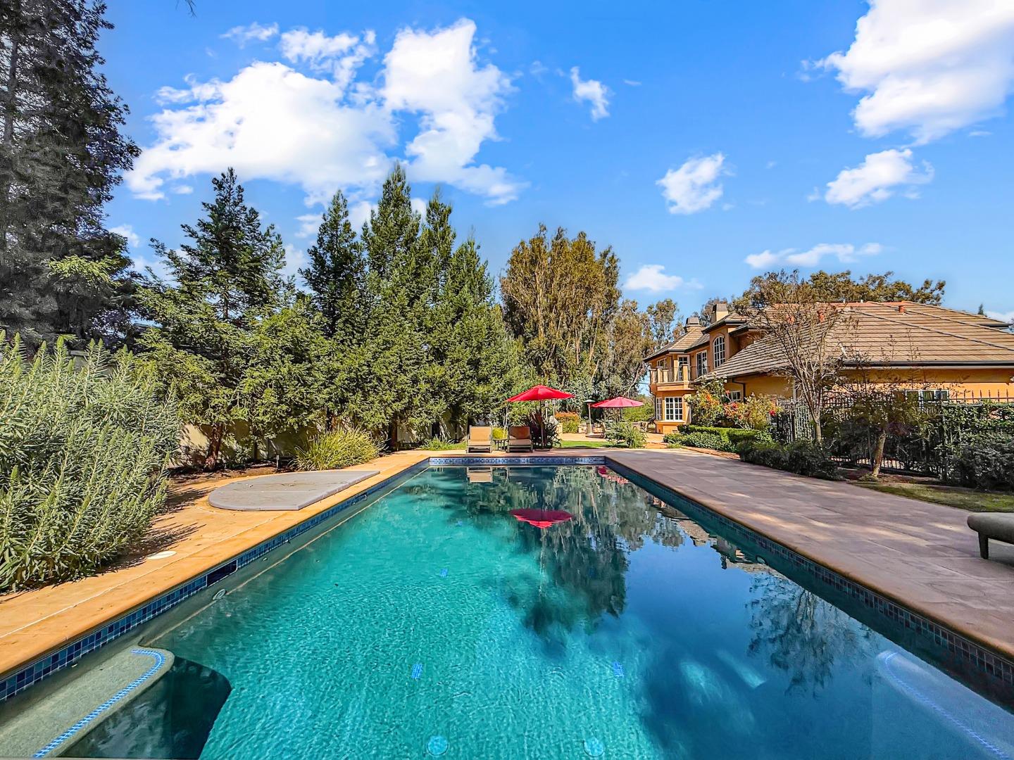 1526 Hillview Drive, Los Altos, CA, 94024