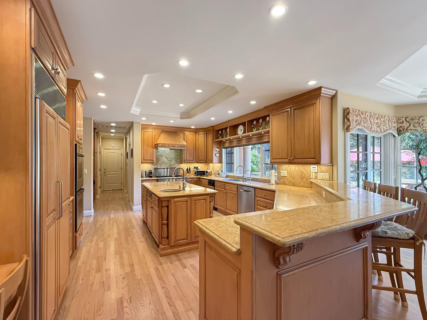 Detail Gallery Image 6 of 52 For 1526 Hillview Dr, Los Altos,  CA 94024 - 5 Beds | 5/1 Baths